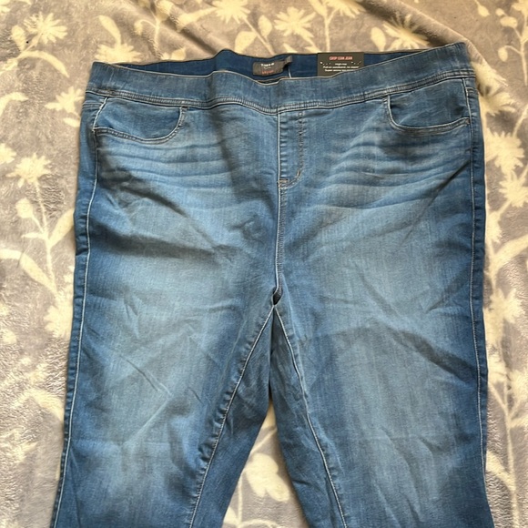 NWT Torrid Blue  Jeans - crop lean super soft “feel the fit” Sz Torrid 4 (26/4X) - Picture 4 of 14